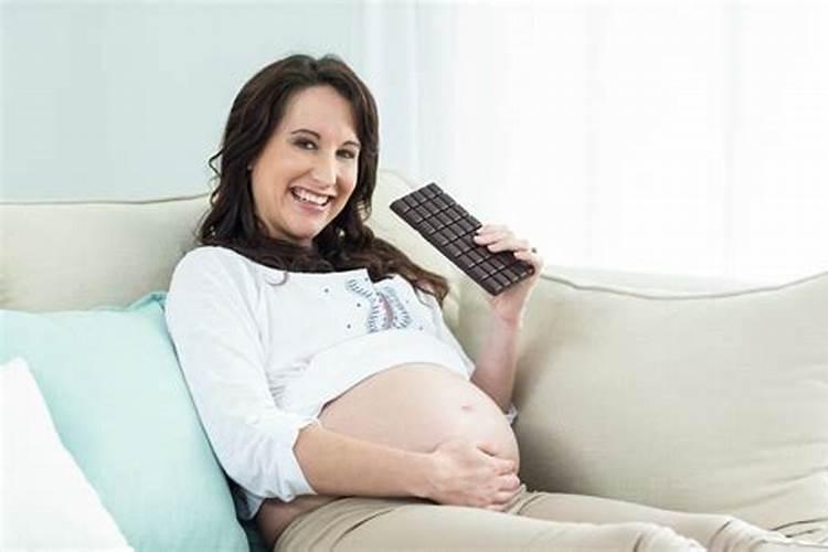 怀孕梦到生了个女儿还抱着玩手机什么意思