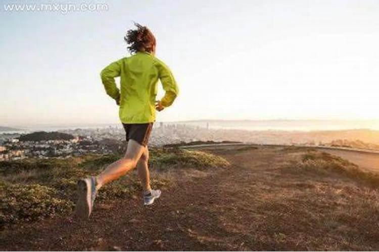 女性梦见自己跑步很轻松