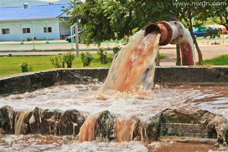 梦见下水道脏水往上涌几秒钟后又流回去了