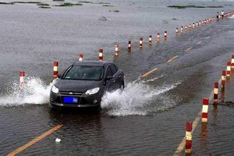 梦见道路被水淹