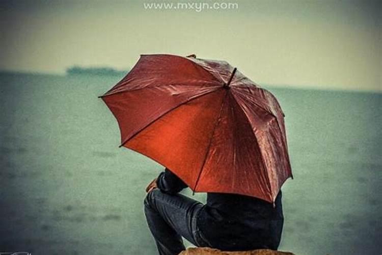 女人梦到下雨打雨伞什么预兆呢