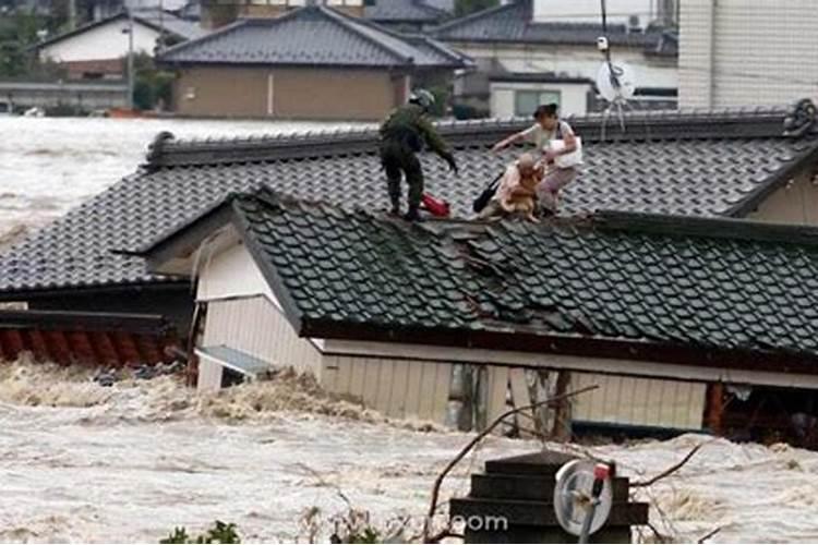 梦见小孩掉水里冲走了什么意思周公解梦