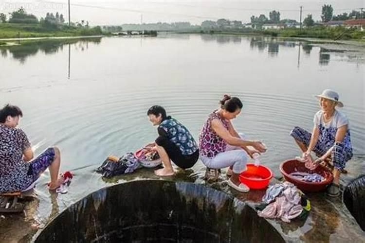 梦见发大水把衣服冲走了什么预兆