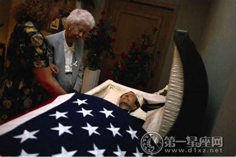 做梦梦到过世的奶奶和棺材