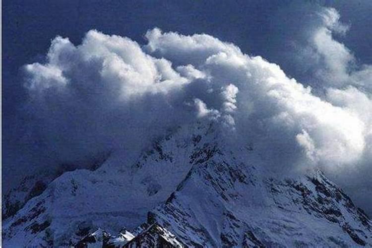 梦见雪山崩塌逃命成功