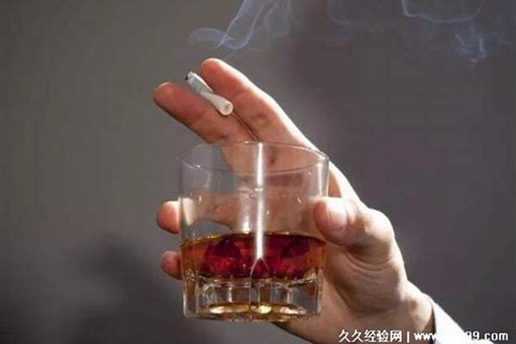 梦见喜欢的人抽烟喝酒