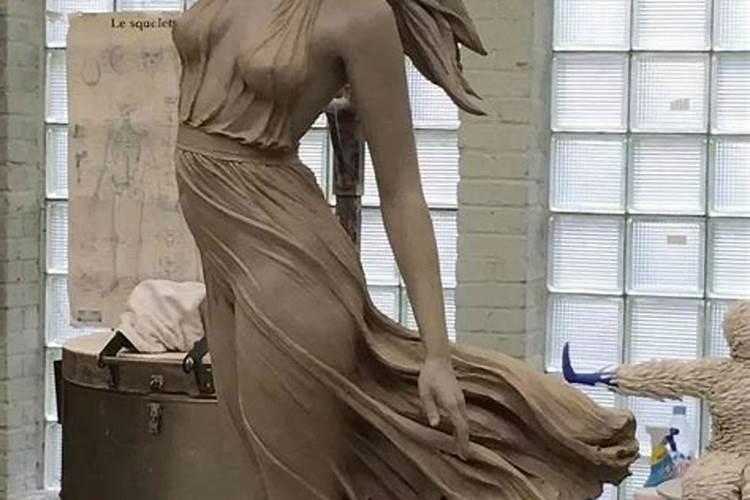 做梦的女孩雕塑