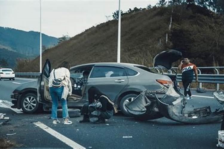 梦见亲人出车祸是什么意思