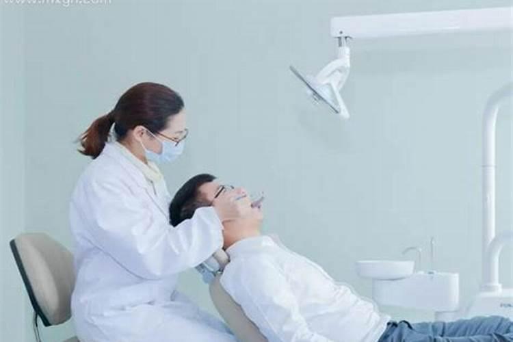 梦见看牙医预示着什么