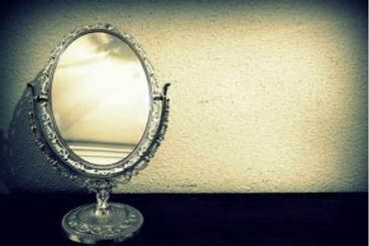 梦见镜子预示着什么预兆女性
