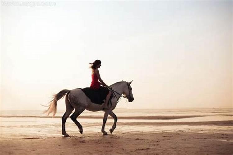 女人梦见骑马是好梦吗周公解梦