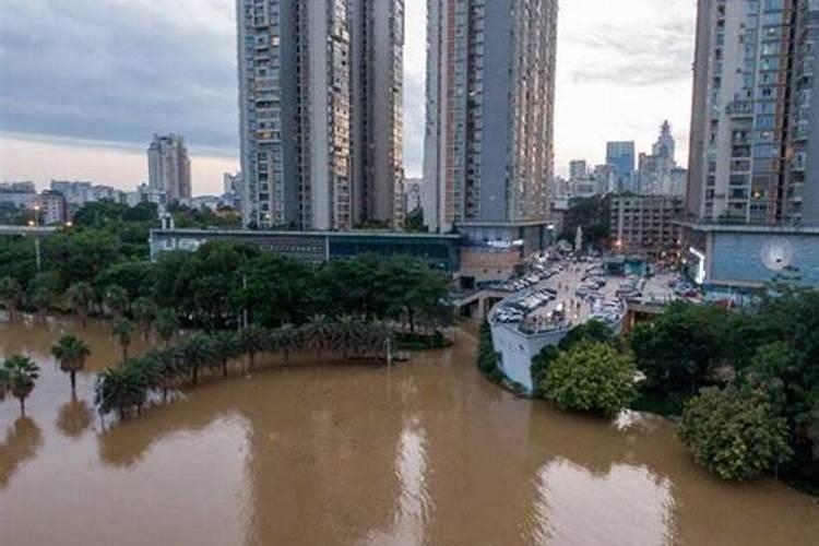 孕妇梦见大暴雨是什么意思周公解梦