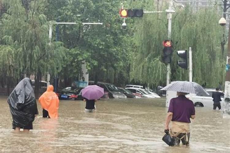 梦见大暴雨是什么意思啊周公解梦