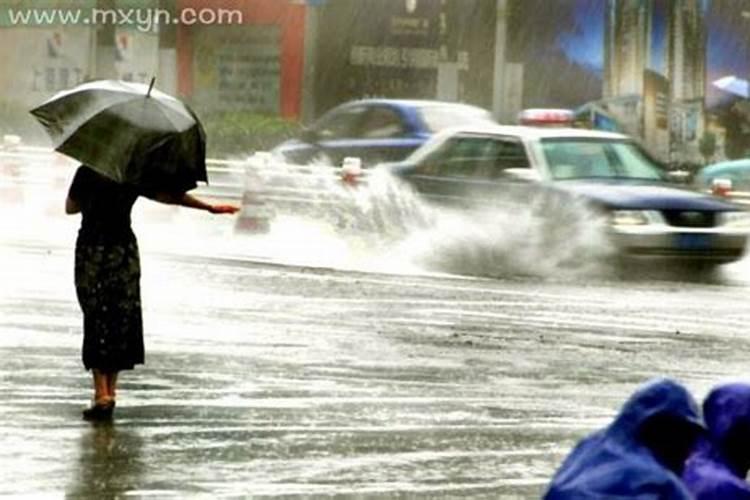 梦见大雨暴雨害怕吓醒