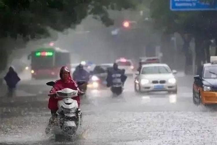 梦到大暴雨即将来临