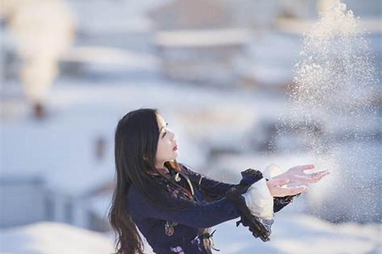 已婚女人梦见大雪纷飞拍照