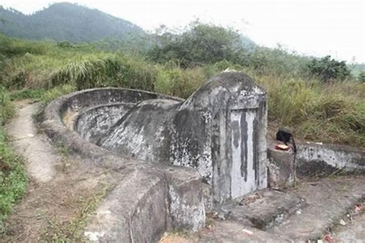 祖坟风水确定子孙八字（坟墓风水对女儿）