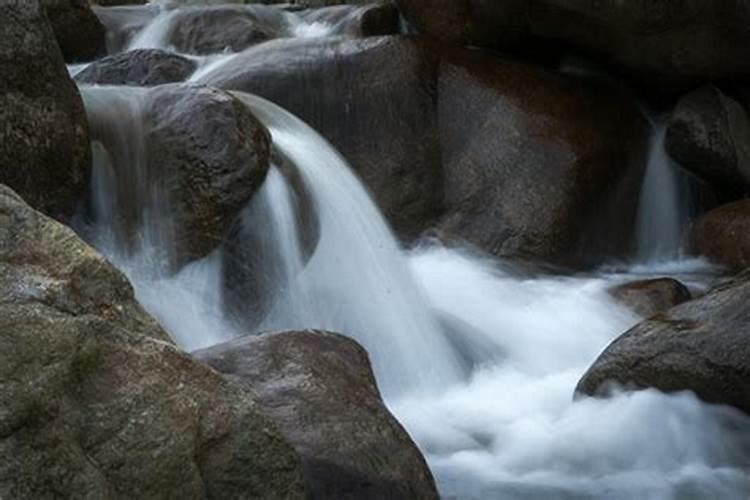 梦见水流出来了了好不好