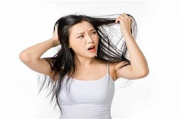 梦见掉头发是什么征兆女人怎么破解？做梦假发掉了