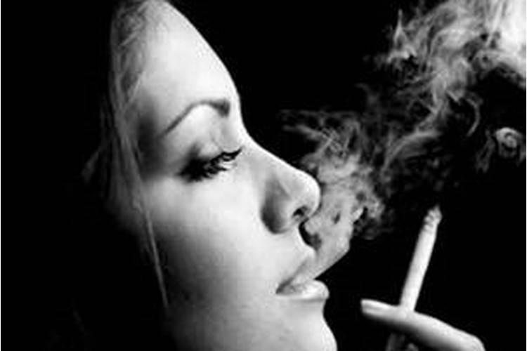梦见自己抽烟是什么意思
