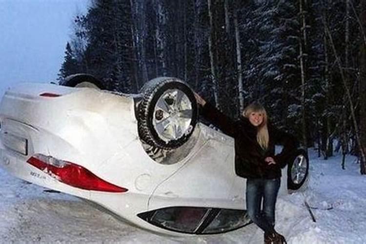 已婚女人梦见看见翻车