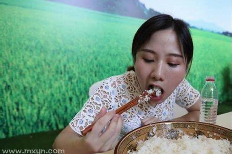 梦见吃米饭是什么意思