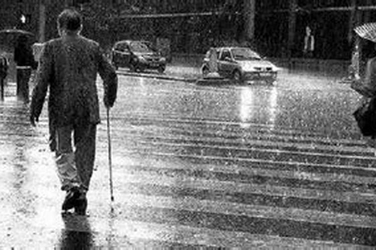 男人梦见下雨是怎么回事周公解梦