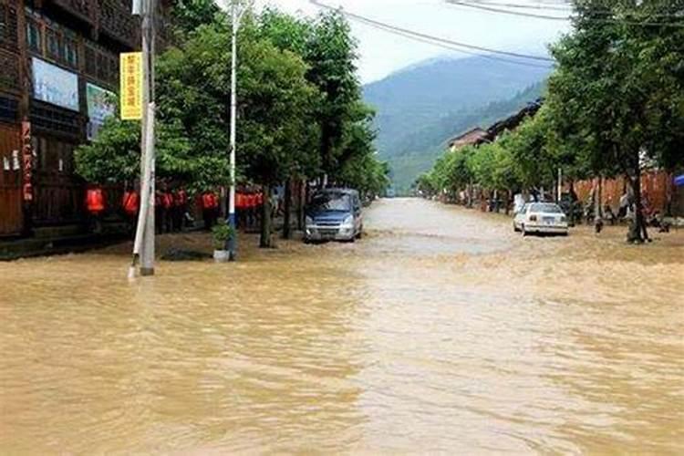 梦见发大水和家人成功逃跑