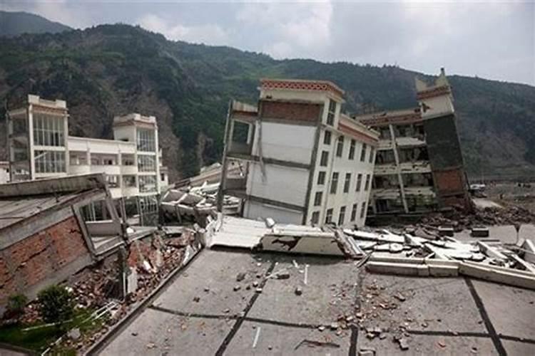 梦见地震房子倒塌逃生房子没倒了什么预兆呢