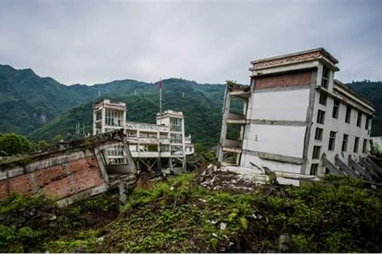 女人冬天梦见地震自己安全