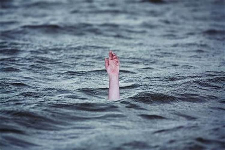 梦见孩子死了是什么意思掉水里了