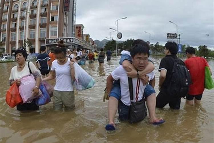 梦见水灾来临大逃亡