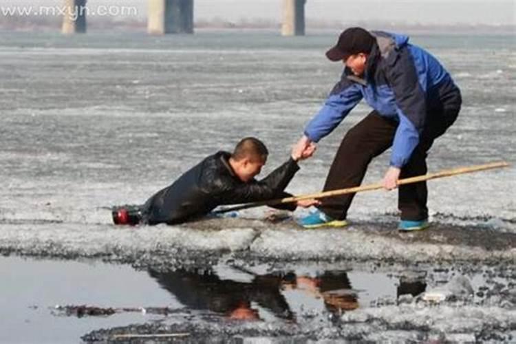 梦见水救人什么意思