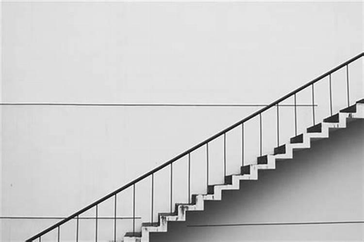 梦见楼梯代表什么数字