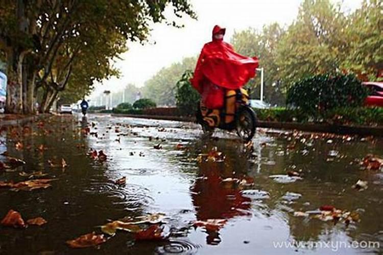 男人梦见下雨是什么征兆解梦