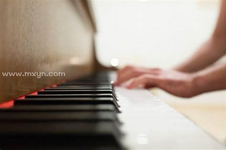 梦见自己弹钢琴是弹得很好