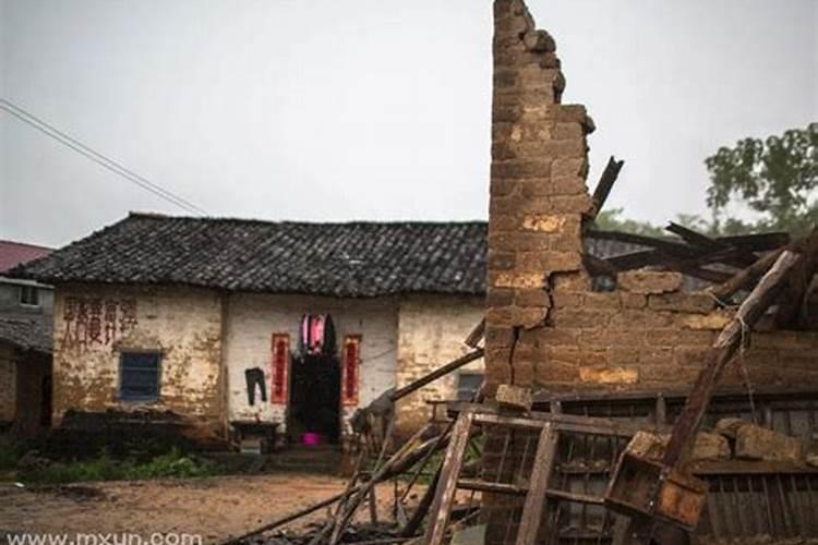 梦见地震房屋倒塌父母遇难什么预兆