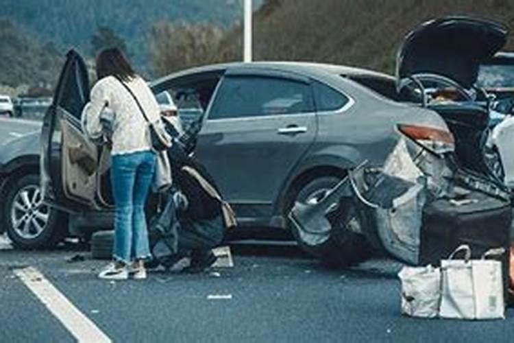 梦见死人开车翻了是什么兆头周公解梦