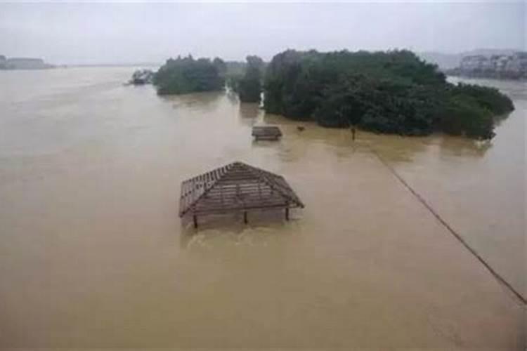 梦到地震房屋倒塌发大水被淹了啥意思