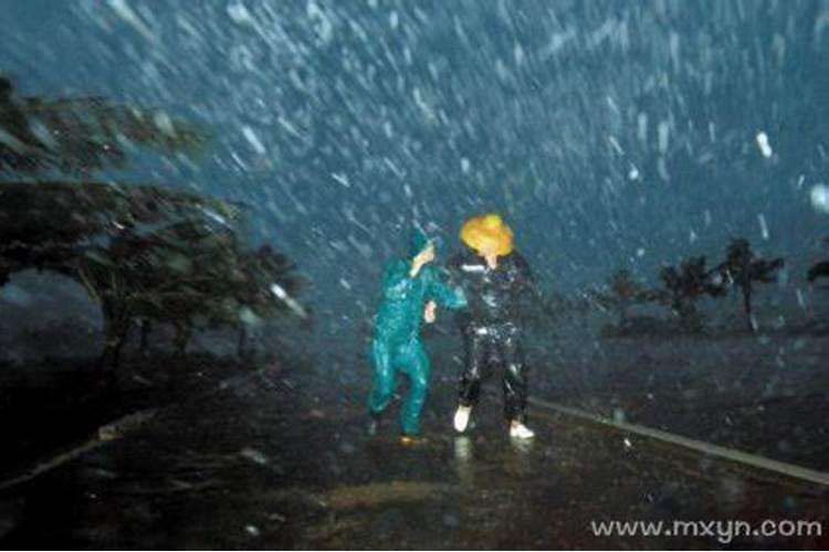 梦见狂风暴雨大风大浪