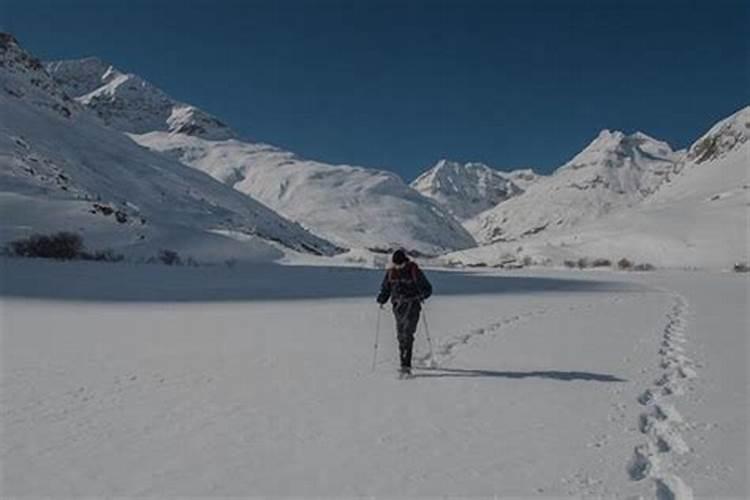 女人梦见走雪路和孩子一起走