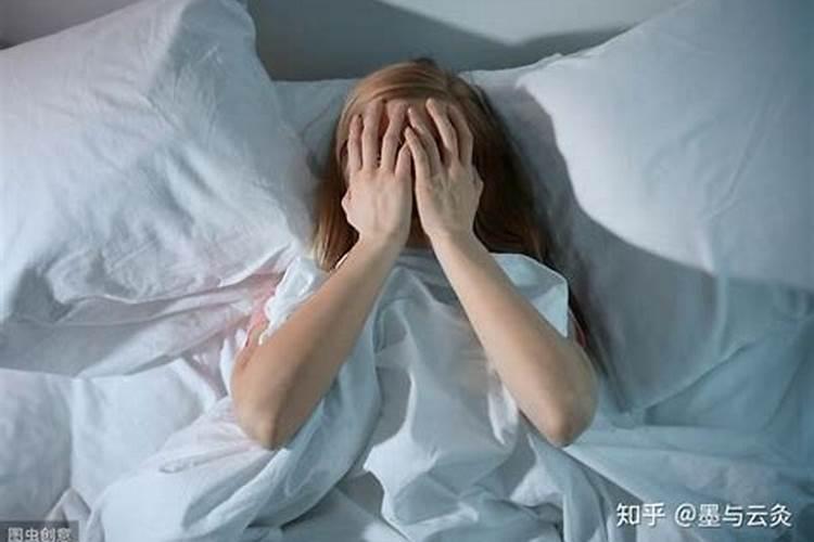 女生梦见与女生接吻被吓醒