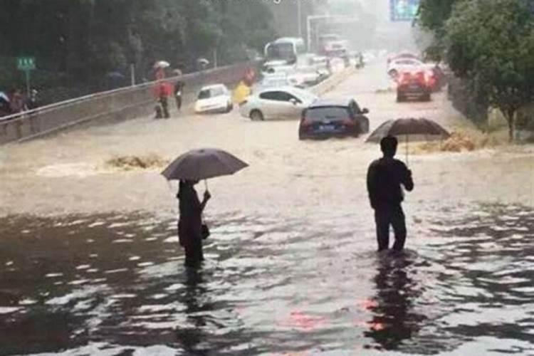 梦见暴雨前兆