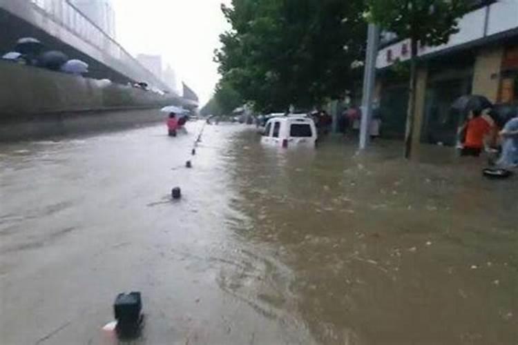 梦见冒雨前行是什么预兆呢