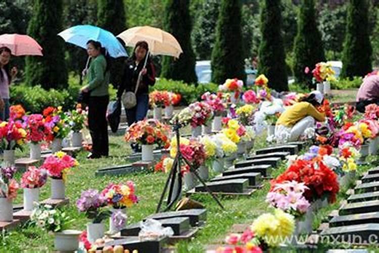 女性梦见男孩死了是什么意思