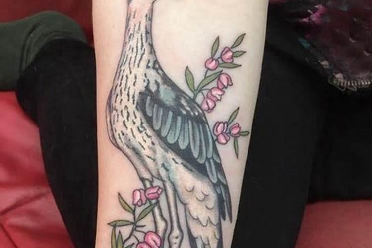 梦见手臂纹身上面都是鸟
