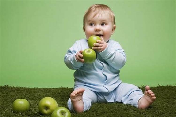 梦见小男孩吃苹果是什么意思