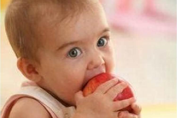 梦到小孩吃苹果