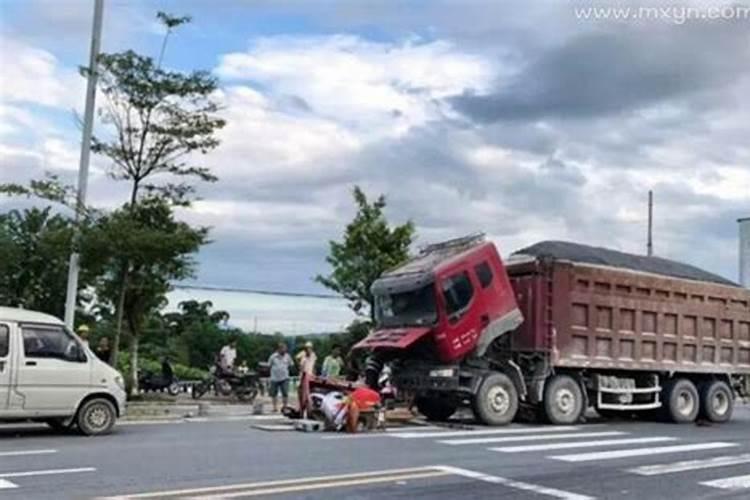 梦到别人车祸现场是什么预兆