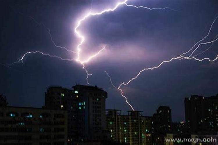 梦见大雨如注